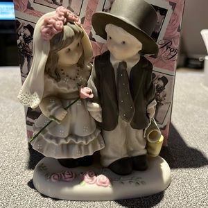 Figurine (pretty as a picture)